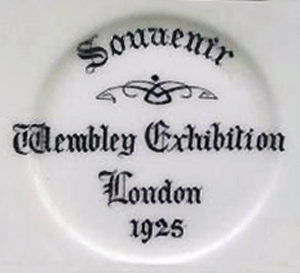 Aynsley-Wembley-1925-saucer-center.jpg